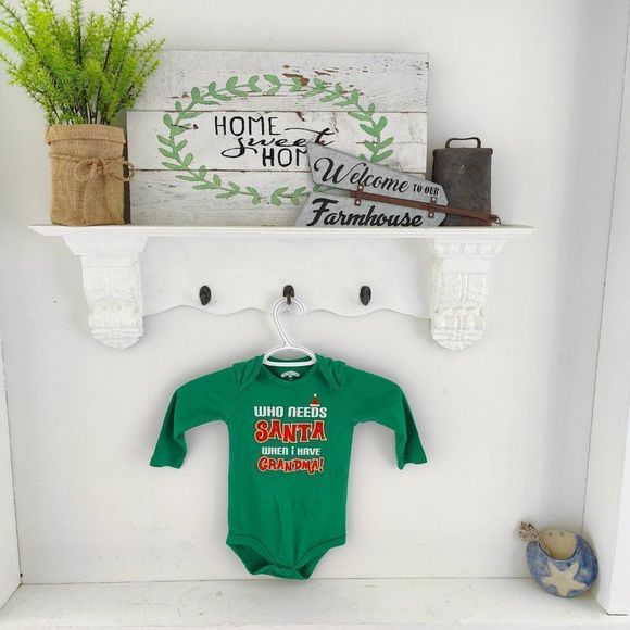 18M Christmas Onesie Unisex, "Who Needs Santa" Christmas Green Perfect Condition - Picture 6 of 6